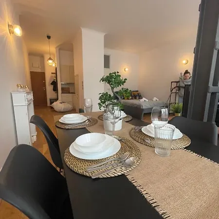 Apartmán Wiejska 14 - 500m Od Sejmu Rzeczypospolitej - 450m Do Ambasady - Smart Tv - Wifi - W Pelni Wyposazona Kuchnia
