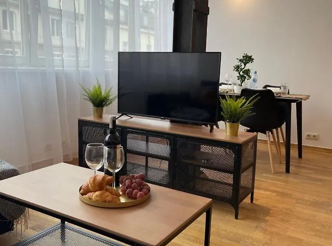 Wiejska 14: Smart Center Near Parliament * Warsaw