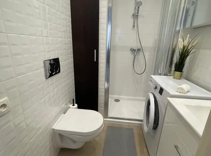 Wiejska 14: Smart Center Near Parliament