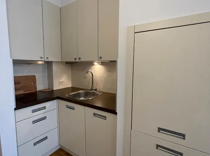 Wiejska 14: Smart Center Near Parliament * Warsaw