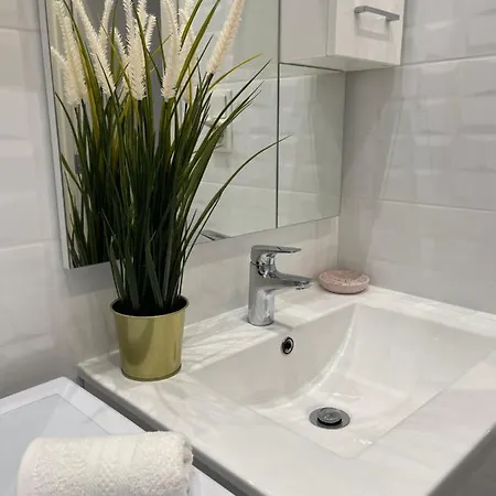 Apartmán Wiejska 14 - 500m Od Sejmu Rzeczypospolitej - 450m Do Ambasady - Smart Tv - Wifi - W Pelni Wyposazona Kuchnia Varšava